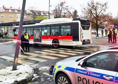 В Чехии водитель автобуса под наркотиками сбил пенсионерку. Женщина лишилась ноги - vinegret.cz - Чехия - Прага