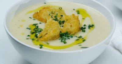 Быстро и сытно: суп из картофеля и лука-порея со сливками - focus.ua - Украина