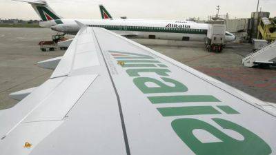 Alitalia увольняет 2 700 сотрудников - ru.euronews.com - Италия