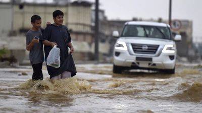 Саудовскую Аравию затопило после сильных дождей - видео наводнения - apostrophe.ua - Украина - Саудовская Аравия
