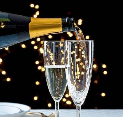 Пузырьки для особых случаев: как шампанское превратилось в один из символов Нового года - obzor.lt - Россия - Санкт-Петербург