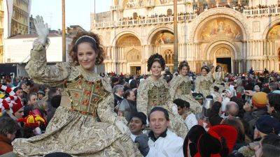 Венеция ограничит численность туристических групп - ru.euronews.com - Венеция