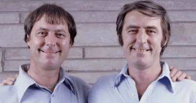 Не знали друг друга 39 лет: разлученные при рождении близнецы вели идентичную жизнь (фото) - focus.ua - США - Украина - Англия - шт. Миннесота - Судьба