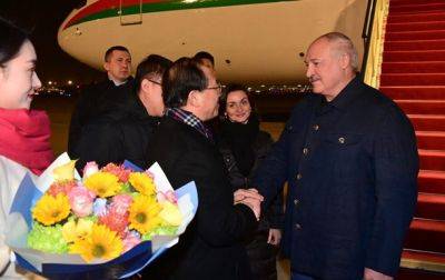 Владимир Путин - Си Цзиньпин - Лукашенко - Лукашенко прилетів у Китай налагоджувати співробітництво - korrespondent.net - Китай - США - Украина - Белоруссия - Росія