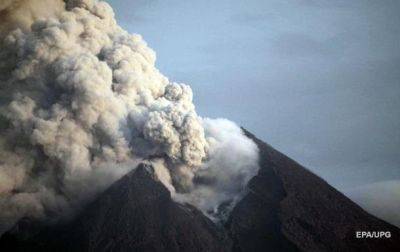 В Индонезии в результате извержения вулкана погибли 11 альпинистов - korrespondent.net - Украина - Индонезия
