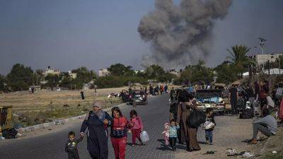 Израиль "агрессивно" действует на юге Газы, призвал жителей Хан-Юниса покинуть город - ru.euronews.com - Израиль