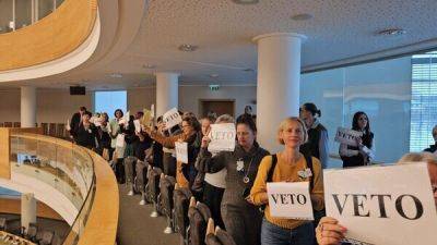 Бастующие учителя Литвы призвали президента наложить вето на госбюджет - obzor.lt - Литва