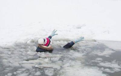 В Житомирской области женщина спасла двоих детей, оказавшихся подо льдом - korrespondent.net - Украина - Житомирская обл. - Полтава - Гсчс