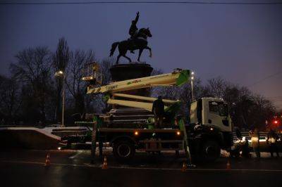 Демонтаж памятника Щорсу - фотожаба - apostrophe.ua - Украина - Киев