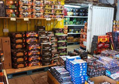 В Праге на рынке SAPA закрыли магазин пиротехники. Взрывчатки там оказалось в 23 раза больше лимита - vinegret.cz - Чехия - Прага