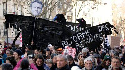 "Бороться нужно прямо сейчас": французы протестуют против пенсионной реформы - ru.euronews.com - Франция - Париж