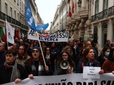 Учителя в Португалии вышли на протест из-за недовольства низкой зарплатой - unn.com.ua - Украина - Киев - Португалия - Лиссабон - Протесты