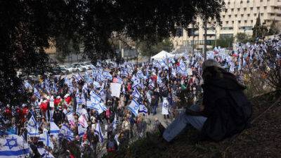 Яир Лапид - "Нет диктатуре!" - мощный протест возле кнессета: - vesty.co.il - Израиль - Иерусалим