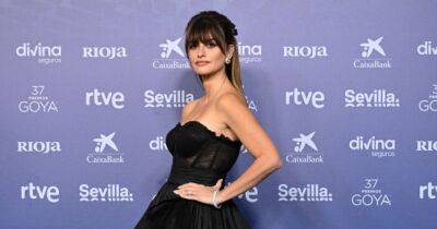 Пенелопа Крус - В корсетном платье от Dolce & Gabbana: Пенелопа Крус на церемонии Goya Awards 2023 - focus.ua - Украина - Испания