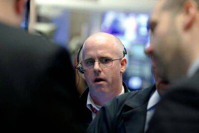Рынок акций Московской биржи по состоянию на 10:30 мск 14 февраля снижается - smartmoney.one - Москва - Reuters