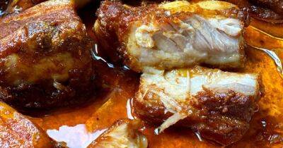 Изумительные свиные ребрышки с пикантным соусом в духовке: пошаговый рецепт - focus.ua - Украина