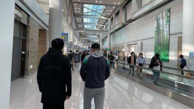 Двое россиян, которые на месяцы застряли в аэропорту Южной Кореи, добились права подать заявление на получение статуса беженца - unn.com.ua - Китай - Южная Корея - Украина - Киев - Сеул