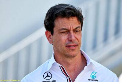 Льюис Хэмилтон - Тото Вольфф - В Mercedes начали обсуждать контракт с Хэмилтоном - f1news.ru