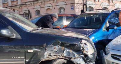 Водитель с эпилепсией устроил масштабное ДТП в центре Киеве: кадры и детали с места - popcorn.politeka.net - Украина - Киев - Сумская обл. - район Уманский