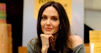 Анджелина Джоли - Анджелина Джоли показала оптимальный ансамбль для ранней весны - focus.ua - Украина - Франция - Иран - Нью-Йорк - Нью-Йорк - Paris