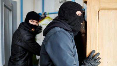 Смелая женщина в Петах-Тикве в одиночку расправилась с двумя серийными квартирными ворами - vesty.co.il - Израиль