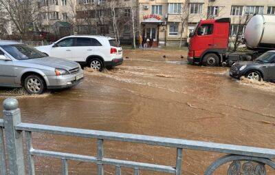 Лютый потоп в Киеве: вода хлещет, как в горной реке, все кругом занесло илом. Видео - ukrainianwall.com - Украина - Киев