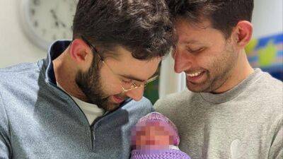 Ницан Горовиц - В Израиле впервые родился ребенок от двух отцов - vesty.co.il - Израиль - Адлер