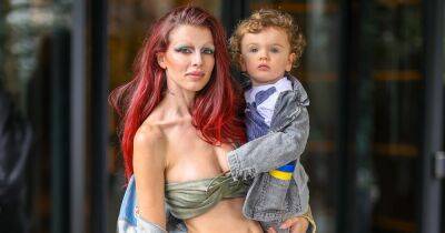 Джулия Фокс - Джулия Фокс пришла на модный показ с двухлетним сыном - focus.ua - Украина - Нью-Йорк
