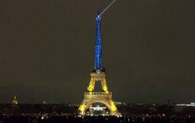 Эйфелеву башню подсветили желтым и синим цветами - korrespondent.net - Россия - Украина - Австралия - Франция - Париж - Брюссель