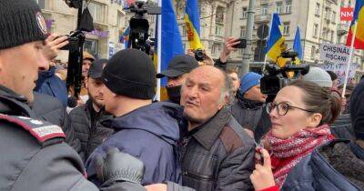 Майя Санду - Илан Шор - В Молдове сторонники пророссийских партий на протесте разорвали изображение Санду (видео) - focus.ua - Россия - Украина - Молдавия - Кишинев
