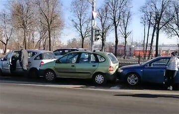 В Гродно столкнулись шесть автомобилей - charter97.org - Белоруссия