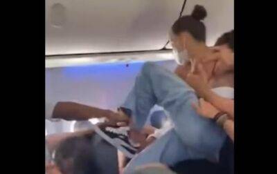 В Бразилии женщины устроили эпичную драку в самолете - korrespondent.net - Украина - Турция - Бразилия - Сан-Паулу