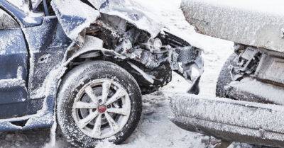 Ночью автомобиль Audi врезался в грузовик: погиб водитель легковушки - rus.delfi.lv - Латвия
