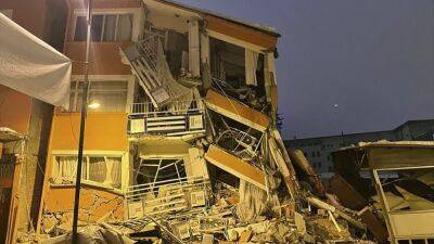 Мощное землетрясение в Турции: десятки жертв и разрушенных зданий - ru.euronews.com - Сирия - Дамаск - Каир - Бейрут - Turkey - Газиантеп - Кахраманмараш