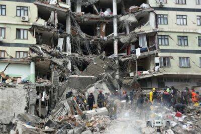 Выросло число погибших при землетрясениях в Турции - obzor.lt - Турция - Turkey