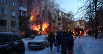 Взрыв и большой пожар: в российском Новосибирске обвалился подъезд жилого дома (видео, фото) - focus.ua - Россия - Украина - Новосибирск - Ростовская обл. - Россияне