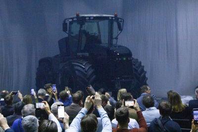 Литовский агроконцерн «AUGA group» представил гибридный трактор «AUGA M1» - obzor.lt - Литва