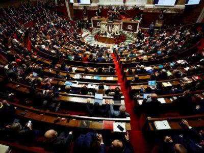 Эмануэль Макрон - Сенат Франции проголосовал за повышение пенсионного возраста до 64 лет - unn.com.ua - Украина - Киев - Англия - Франция