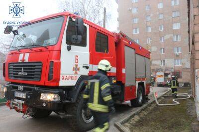 В Харькове бойцы ГСЧС спасли из горящей девятиэтажки десятерых человек (фото) - objectiv.tv - Украина - Харьков - Гсчс