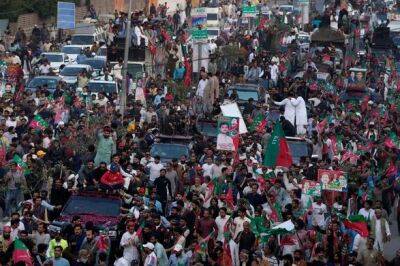 Экс-премьер Пакистана Хан возглавил митинг, игнорируя ордера на арест - unn.com.ua - Украина - Киев - Пакистан - Исламабад - Лахор