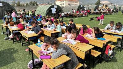 В трех пострадавших от землетрясения провинциях Турции возобновилось обучение в школах - dialog.tj - Turkey