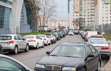 Владимир Кухарев - «Очередники» взбунтовались: при покупке квартиры их заставляют покупать место на паркинге - charter97.org - Белоруссия