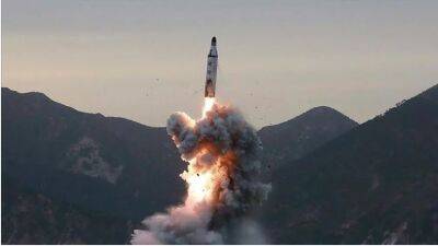 Ким Ченын - Фумио Кисид - Северная Корея снова запустила две ракеты в сторону Японского моря - obzor.lt - Южная Корея - США - КНДР - Япония - Пхеньян - Сеул