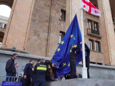 Жозеп Боррель - У парламента Грузии подняли флаг ЕС вместо сожженного, спикер парламента заявил, что "радикализм порождает радикализм" - gordonua.com - США - Украина - Грузия - Тбилиси - Парламент
