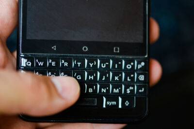 Стив Джобс - Вышел трейлер фильма BlackBerry, он расскажет о взлётах и падениях легендарного производителя телефонов с клавиатурой - itc.ua - Украина