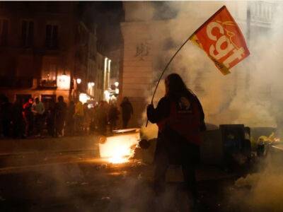 Элизабет Борн - Протесты в Париже: полиция применила к протестующим слезоточивый газ, задержаны 120 человек - unn.com.ua - Украина - Киев - Франция - Париж - Протесты