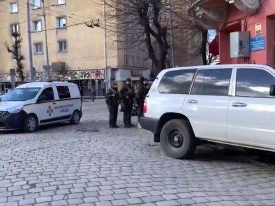 В Черновцах мужчина пытался пронести гранату в зал суда, где слушали дело его сына – полиция - gordonua.com - Украина - Черновцы