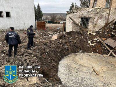 Удар С-300 по Купянщине: прокуратура показала воронку и разбитые дома (фото) - objectiv.tv - Россия - Украина - Харьковская обл. - Харьков - район Купянский