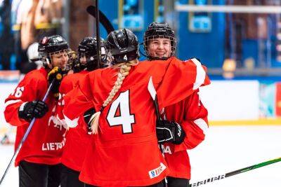 Литовские хоккеистки впервые стали победительницами чемпионата стран Балтии по хоккею - obzor.lt - Литва - Рига - Латвия - Riga