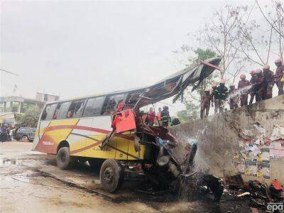 В Бангладеш в ДТП с автобусом погибли по меньшей мере 19 человек - gordonua.com - Украина - Бангладеш